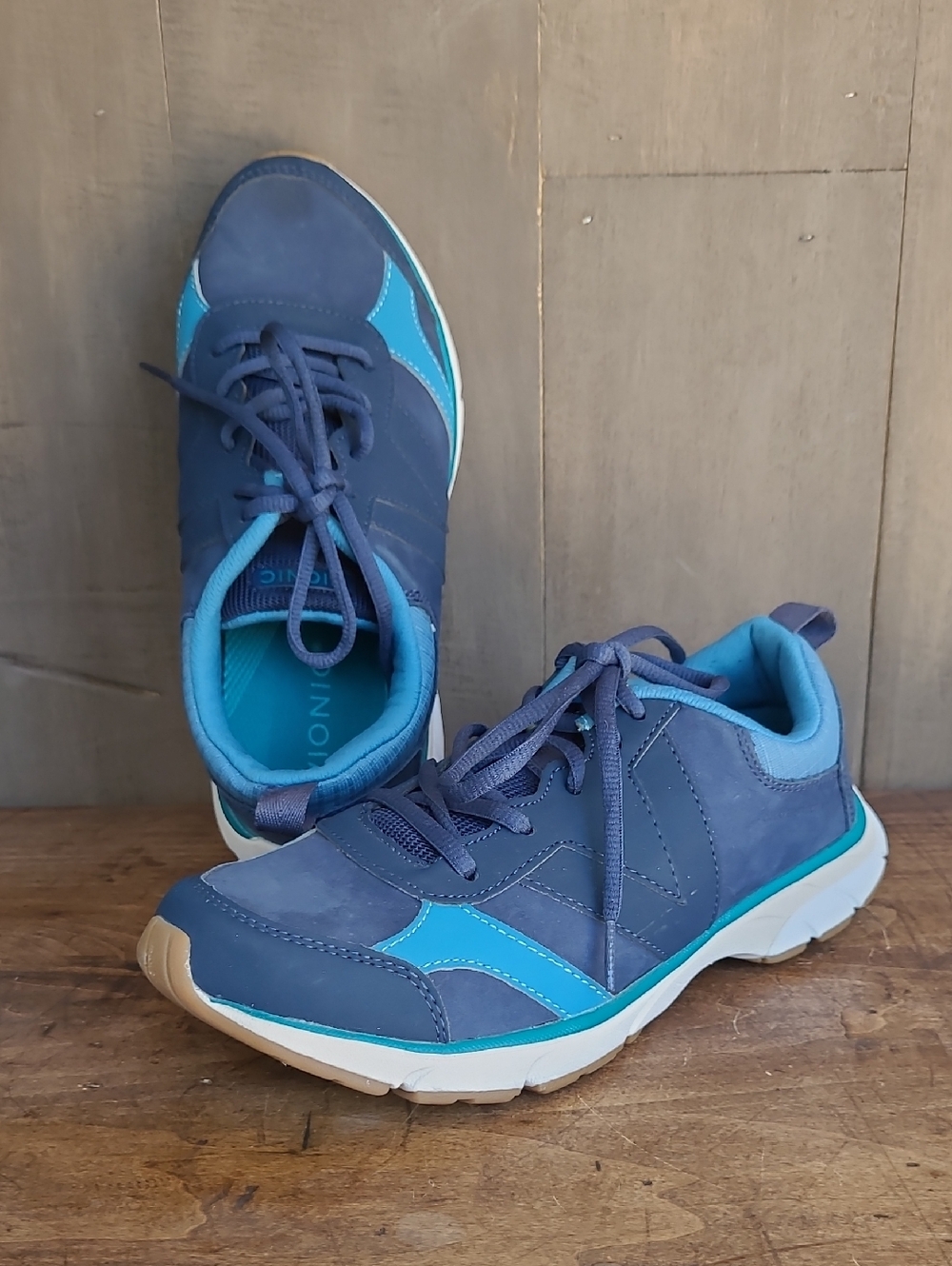 EUC Vionic Shoes Women's sz 8 Drift Zanny Waterproof Walking Sneakers